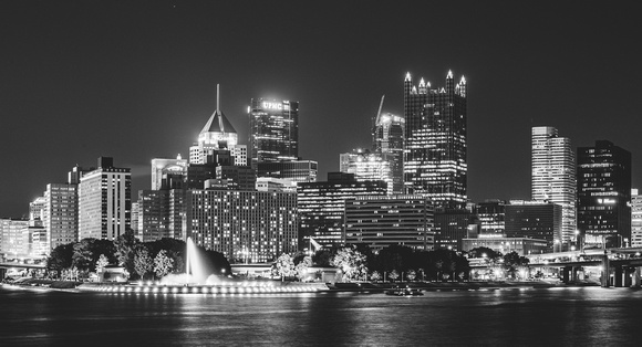 Black and white view of the Pittsburgh skyline