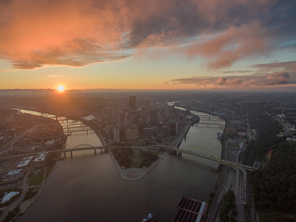 A stunning sunrise in Pittsburgh