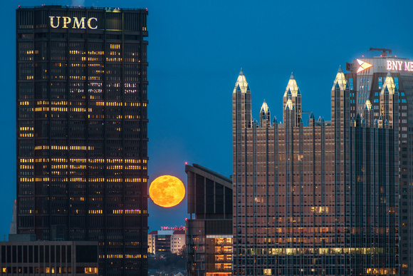 The Steel Building and PNC Tower frame the full moon in PIttsburgh