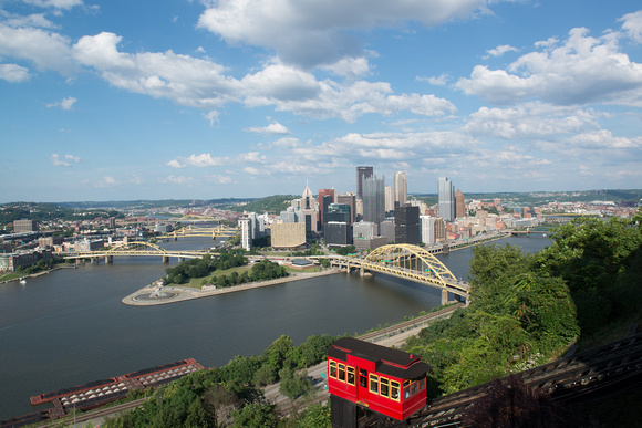 A sunny day in the city of Pittsburgh from the Duquesne Incline