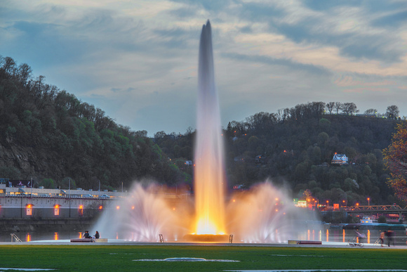 Close view of the fountain at Point State Park in Pittsburgh