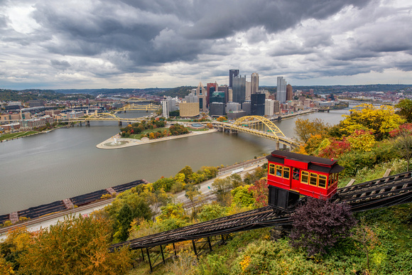 A view of the Duquesne Incline and Pittsburgh skyline in the fall