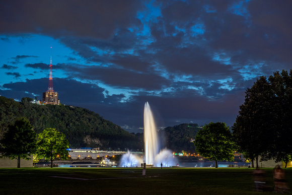 The fountain at Point State Park in Pittsburgh under the clouds
