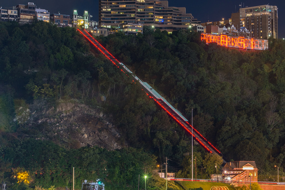 Incline cars rush up and down the Duquesne Incline