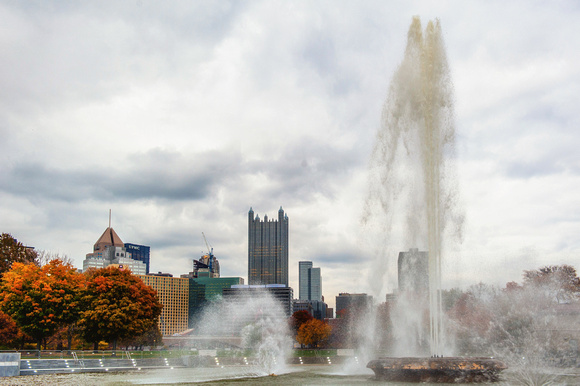 Close view of the fountain and Pittsburgh skyline in the fall