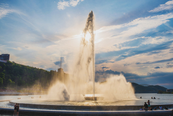 Sun through the fountain in Pittsburgh