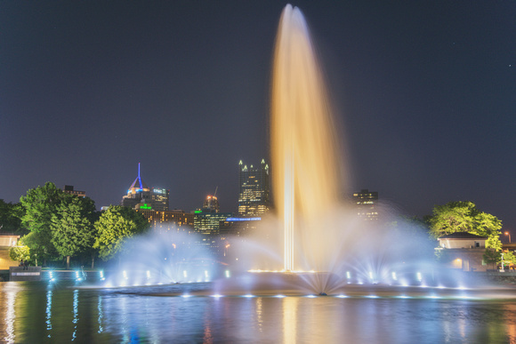 Close view of the fountain at Point State Park in Pittsburgh at night