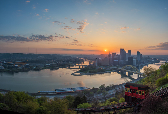 Panorama of the Pittsburgh skyline at dawn before the 2015 Marathon