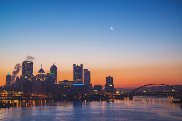 Gradients in the sky over Pittsburgh from the West End Bridge
