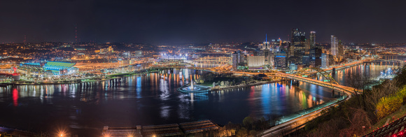 Panoramic view of Pittsburgh from Mt. Washington at night