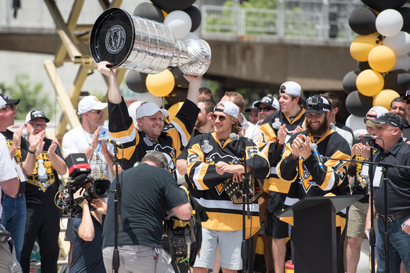 Phil Kessel with the Stanley Cup Pittsburgh Penguins Stanley Cup Parade - 202