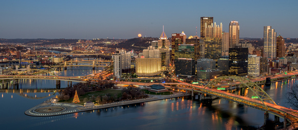 Full moon over Pittsburgh before Thanksgiving 2015
