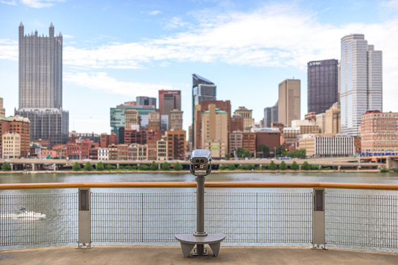 A viewfinder and the Pittsbrgh skyline at Station Square