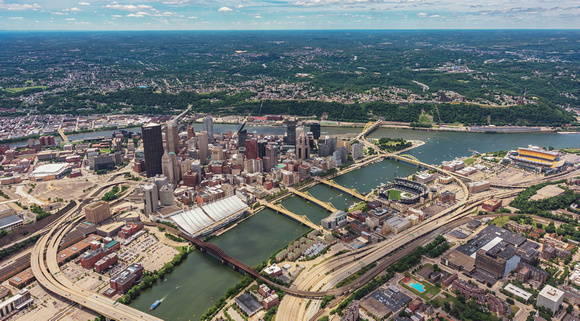 Aerial view of Pittsburgh from the North Side on a sunny day