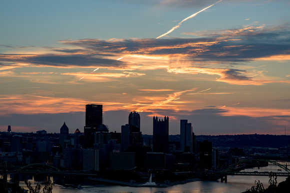 A silhouetted Pittsburgh at dawn