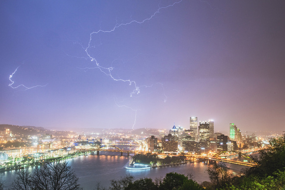 Jagged lightning strikes the Pittsburgh region