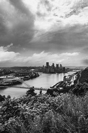 A black and white view of a gloomy day in Pittsburgh