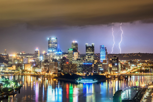 Dual lightning strikes hit behind Pittsburgh