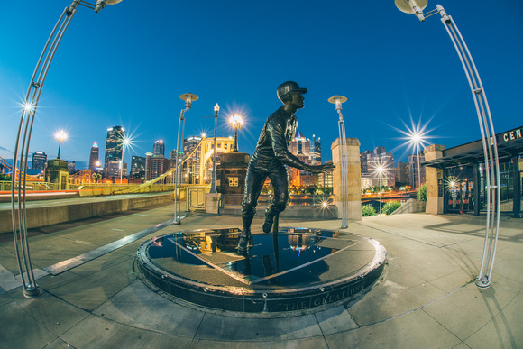 Fisheye view of the Clemente Statue in the morning