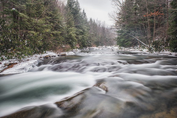 View looking up stream from Flatrock at Ohiopyle State Park in the winter