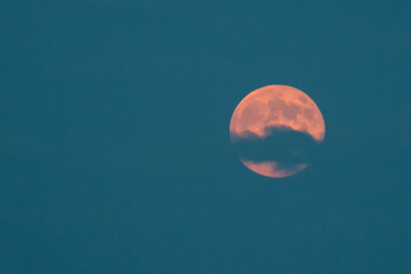 Clouds in front of a red Supermoon