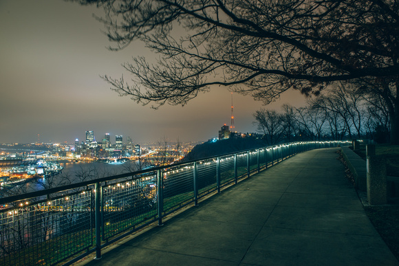 The West End Overlook and Pittsburgh skyline on a cloudy morning