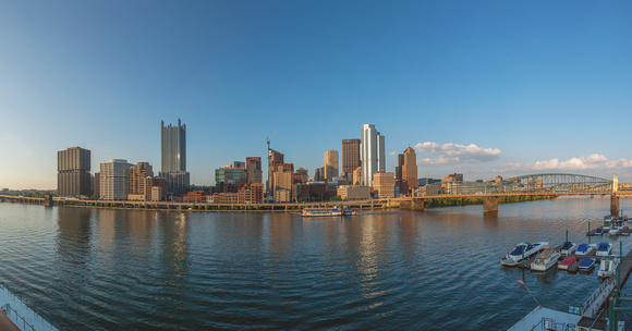 Panorama of the Pittsburgh skyline and Smithfield St Bridge