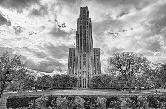 The Cathedral of Learning on the campus of the University of Pittsburgh in B&W