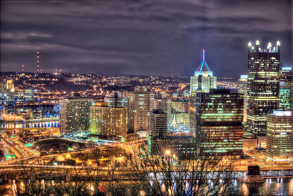 Pittsburgh skyline at night at 35mm HDR