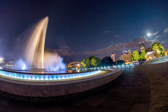 The fountain at Point State Park and the supermoon in Pittsburgh