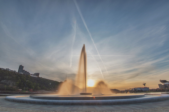 Long exposure of the fountain at Point State Park at sunset