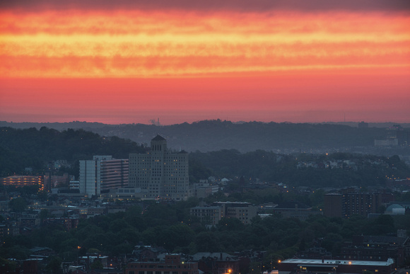 Red sky ove rthe North Shore in Pittsburgh