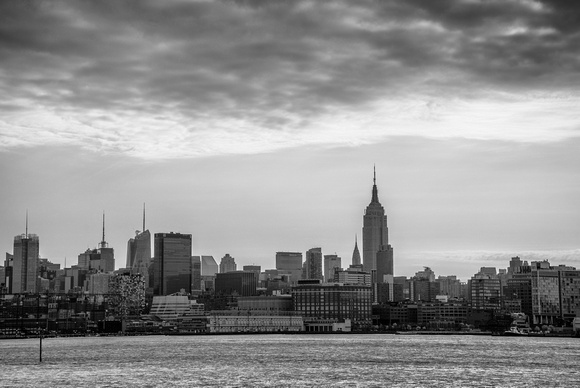 A black and white view of the Manhattan skyline from Hoboken