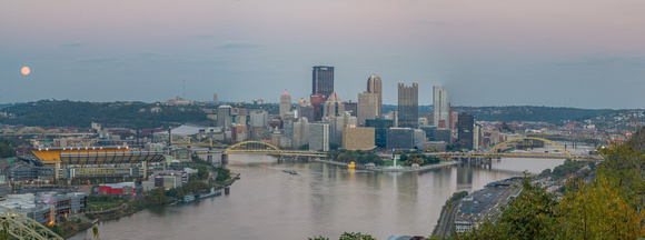 A panorama of the Pittsburgh skyline and the Giant Rubber Duck