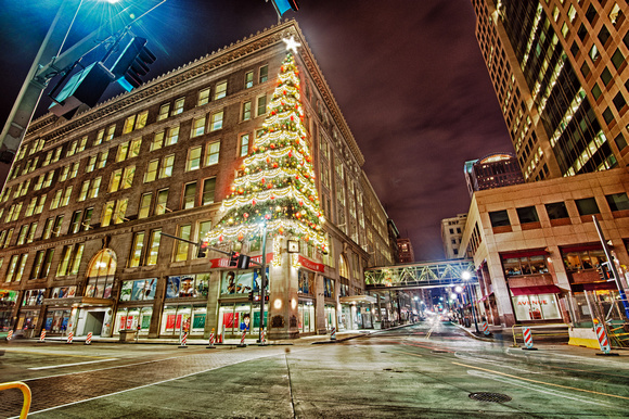 Horne's Christmas Tree in downtown Pittsburgh HDR