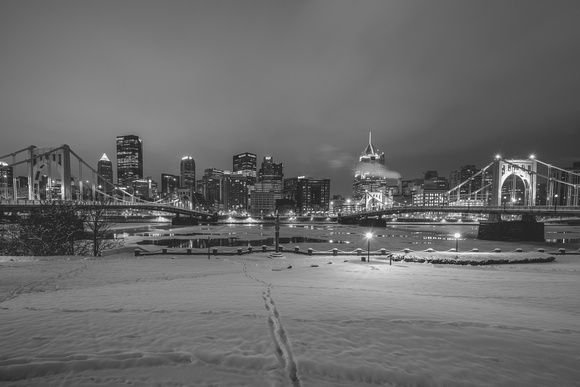 A black and white view of Pittsburgh from the North Shore in the snow