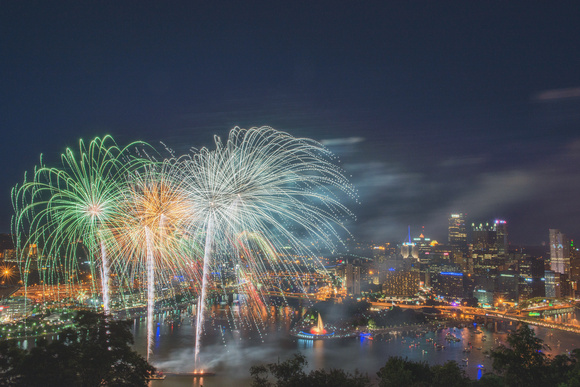 Pittsburgh fireworks entertain the city on July 4th 2014